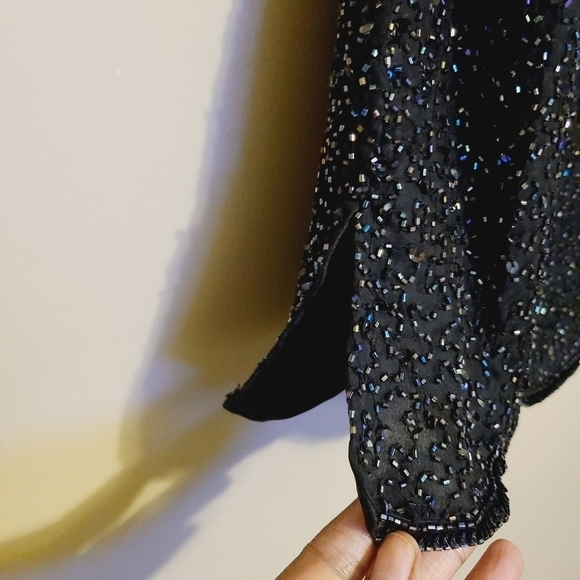 VINTAGE | Women's Black 100% Silk Sequin Short Sleeve Blouse (Size Medium) - Picture 5 of 16